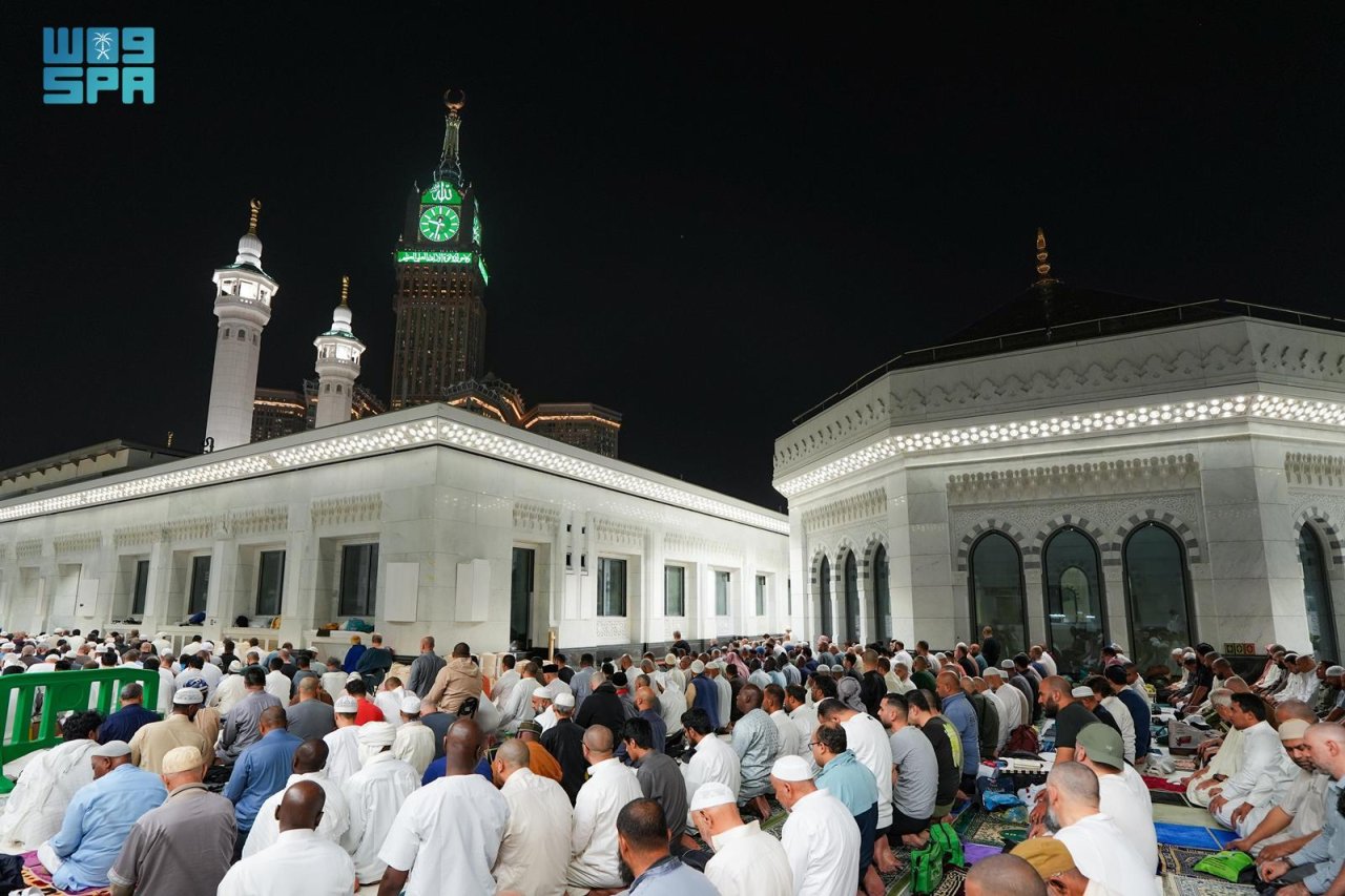 27 ވިލޭރޭގައި އަޅުކަން އަދާކުރަން އެތައް މިލިއަން މީހުން މައްކާއަށް