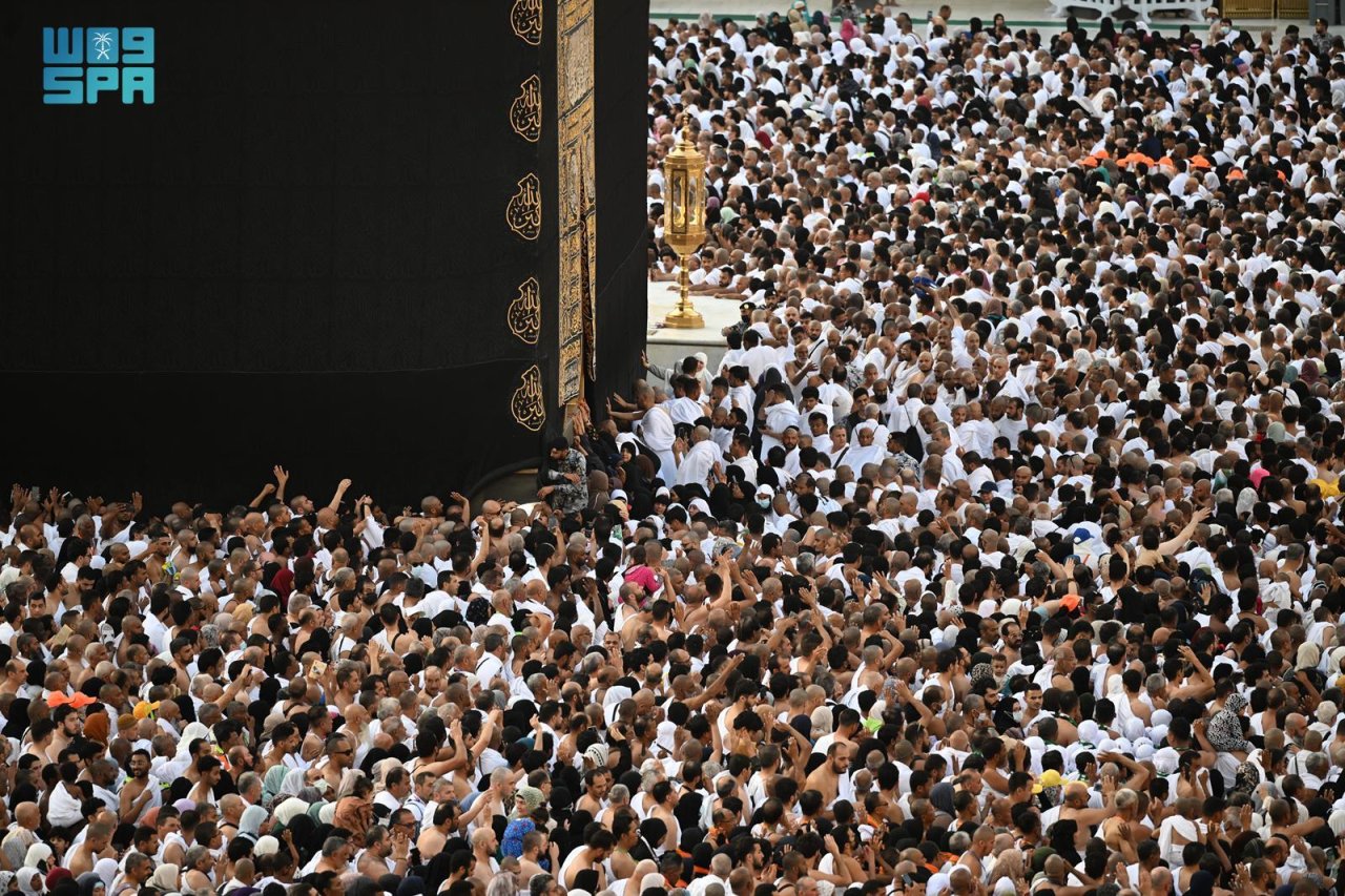 27 ވިލޭރޭގައި އަޅުކަން އަދާކުރަން އެތައް މިލިއަން މީހުން މައްކާއަށް