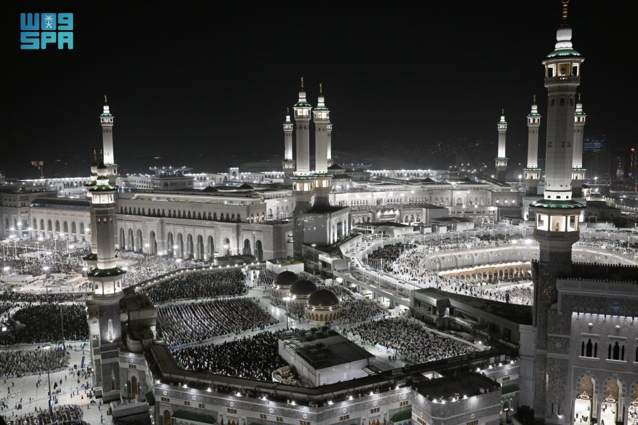 27 ވިލޭރޭގައި އަޅުކަން އަދާކުރަން އެތައް މިލިއަން މީހުން މައްކާއަށް