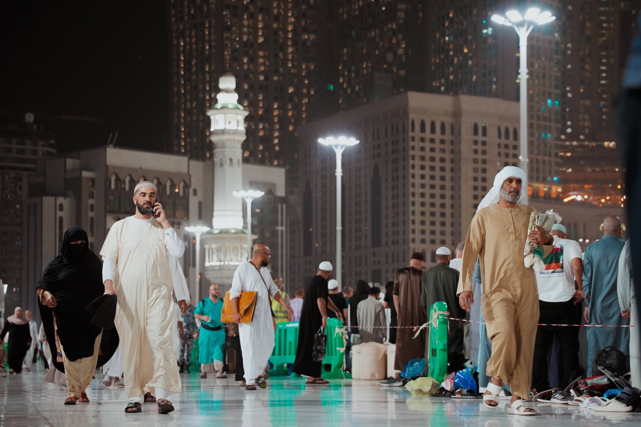 27 ވިލޭރޭގައި އަޅުކަން އަދާކުރަން އެތައް މިލިއަން މީހުން މައްކާއަށް