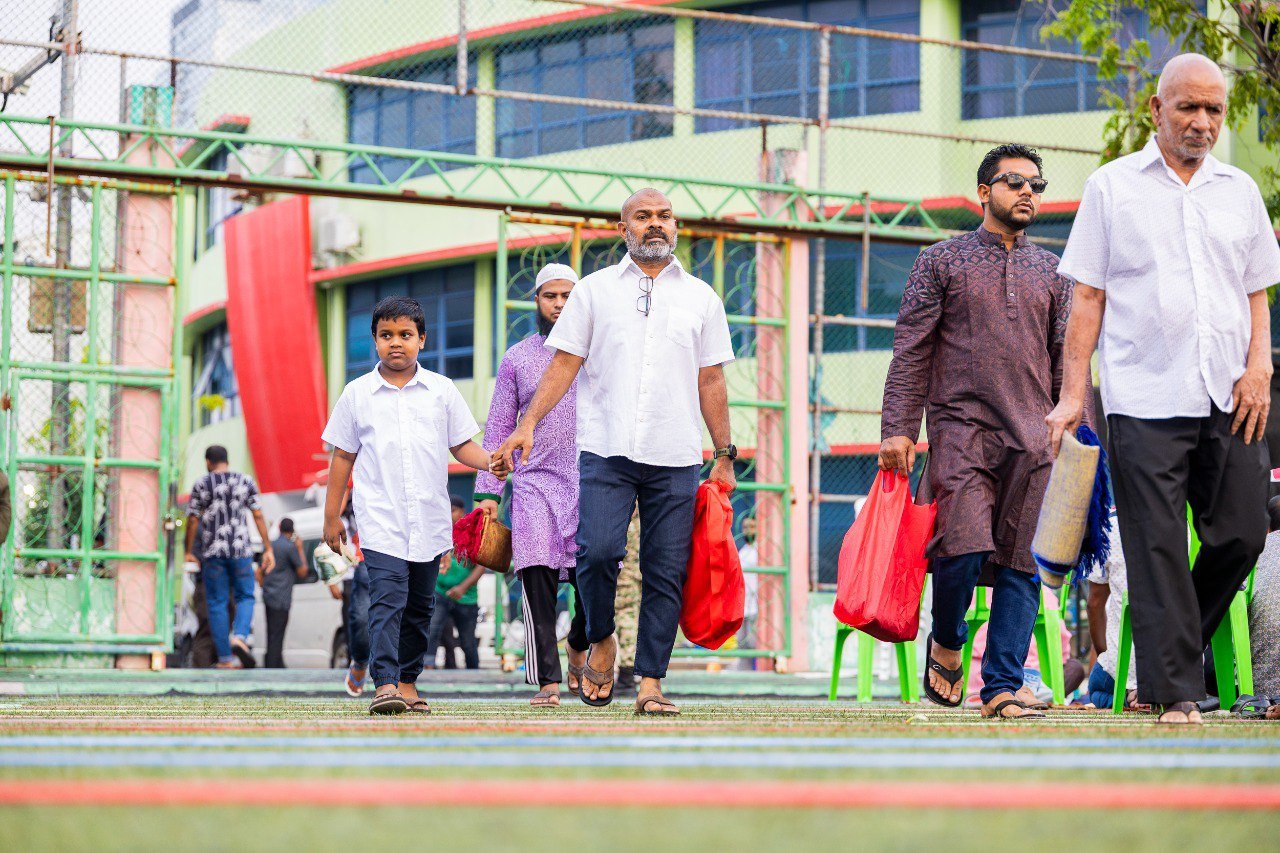 މާލޭގައި ކުރި ފިތުރު އީދު ނަމާދުގެ ބޮޑު ޖަމާއަތް