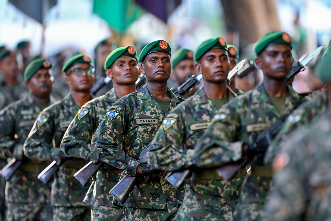 ބޮޑު އަގުގައި ގެނައި އަސްކަރީ އުޅަނދުތައް ދައްކާލަން ބޭއްވި ޕެރޭޑް