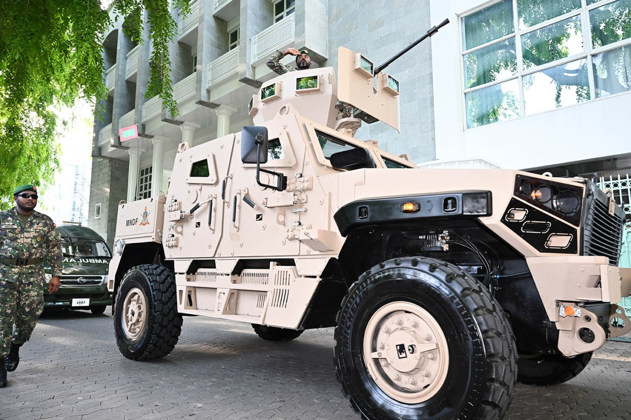 ބޮޑު އަގުގައި ގެނައި އަސްކަރީ އުޅަނދުތައް ދައްކާލަން ބޭއްވި ޕެރޭޑް