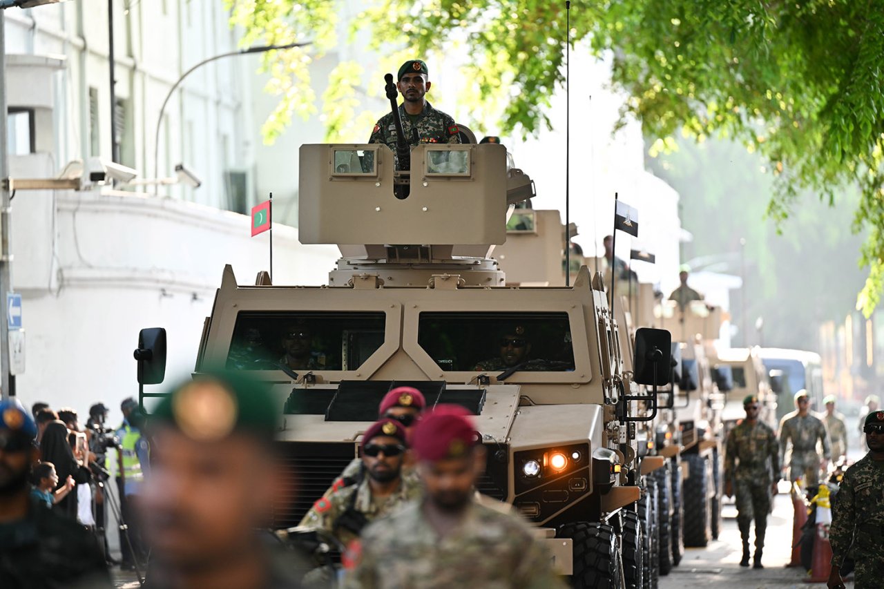 ބޮޑު އަގުގައި ގެނައި އަސްކަރީ އުޅަނދުތައް ދައްކާލަން ބޭއްވި ޕެރޭޑް