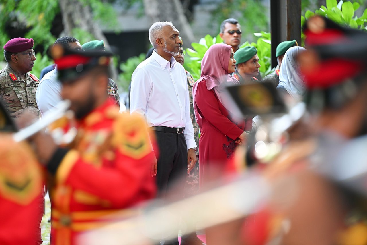 ބޮޑު އަގުގައި ގެނައި އަސްކަރީ އުޅަނދުތައް ދައްކާލަން ބޭއްވި ޕެރޭޑް