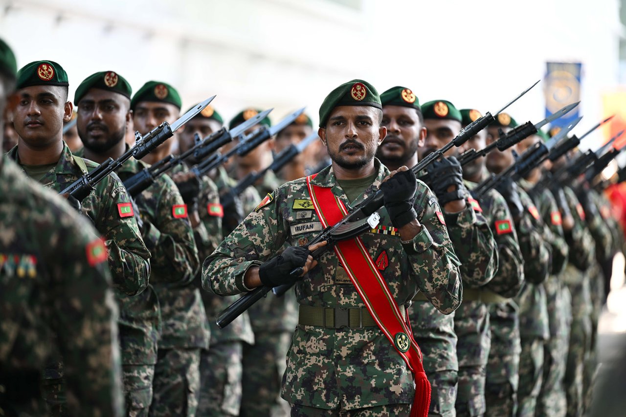 ބޮޑު އަގުގައި ގެނައި އަސްކަރީ އުޅަނދުތައް ދައްކާލަން ބޭއްވި ޕެރޭޑް