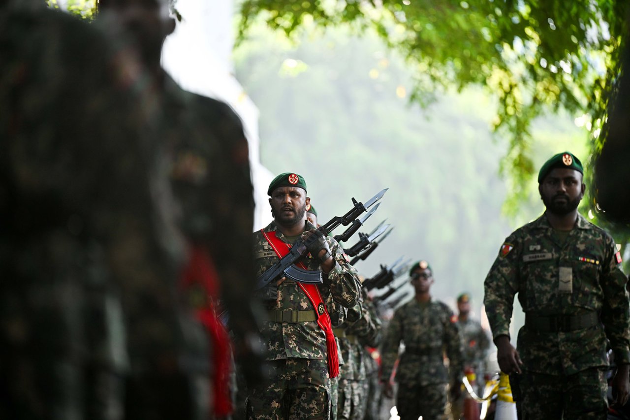 ބޮޑު އަގުގައި ގެނައި އަސްކަރީ އުޅަނދުތައް ދައްކާލަން ބޭއްވި ޕެރޭޑް