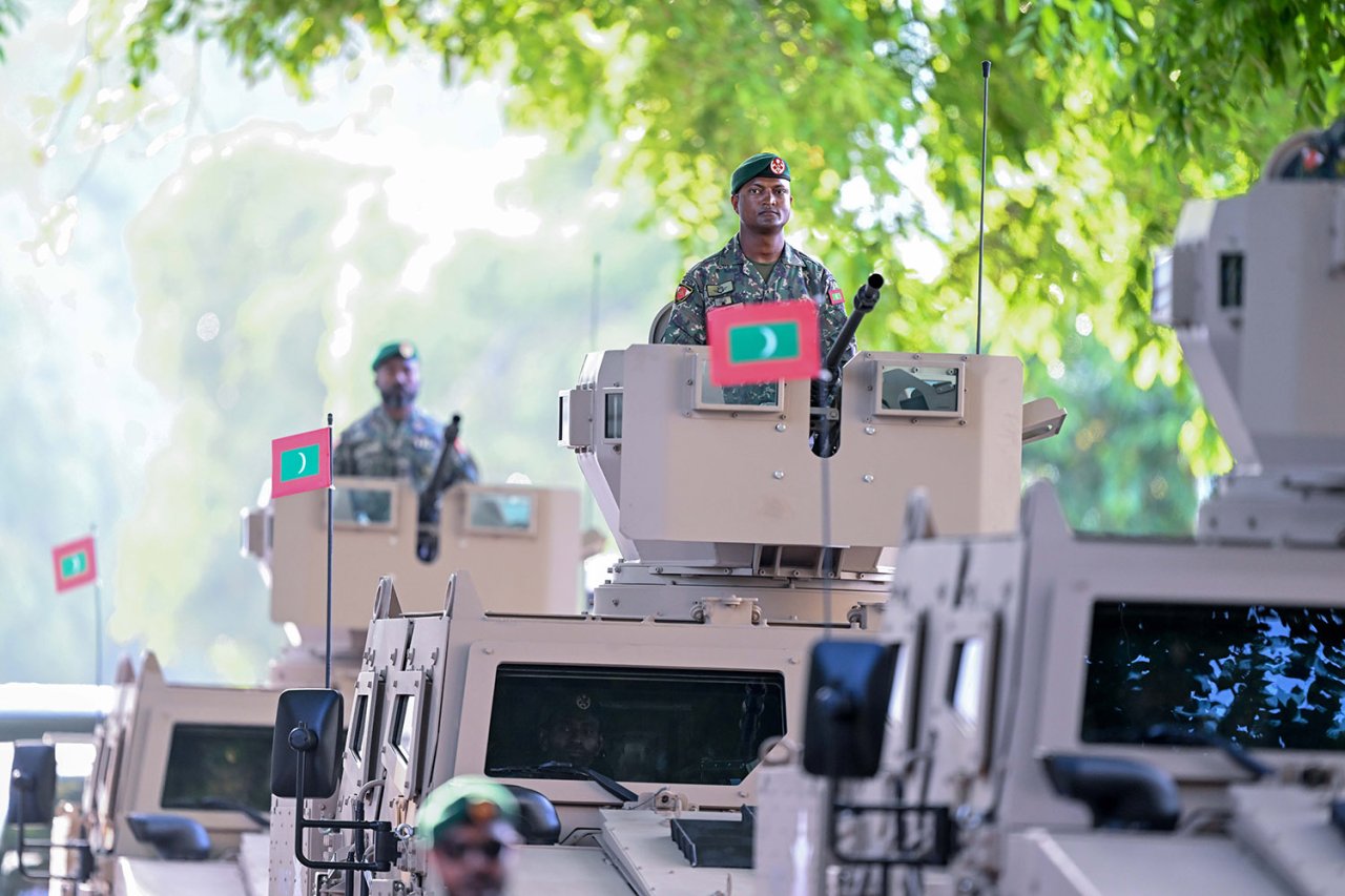 ބޮޑު އަގުގައި ގެނައި އަސްކަރީ އުޅަނދުތައް ދައްކާލަން ބޭއްވި ޕެރޭޑް