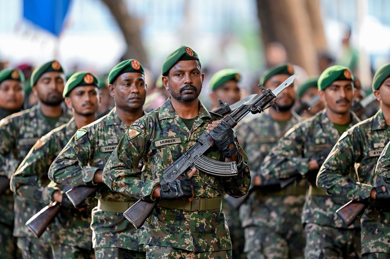 ބޮޑު އަގުގައި ގެނައި އަސްކަރީ އުޅަނދުތައް ދައްކާލަން ބޭއްވި ޕެރޭޑް