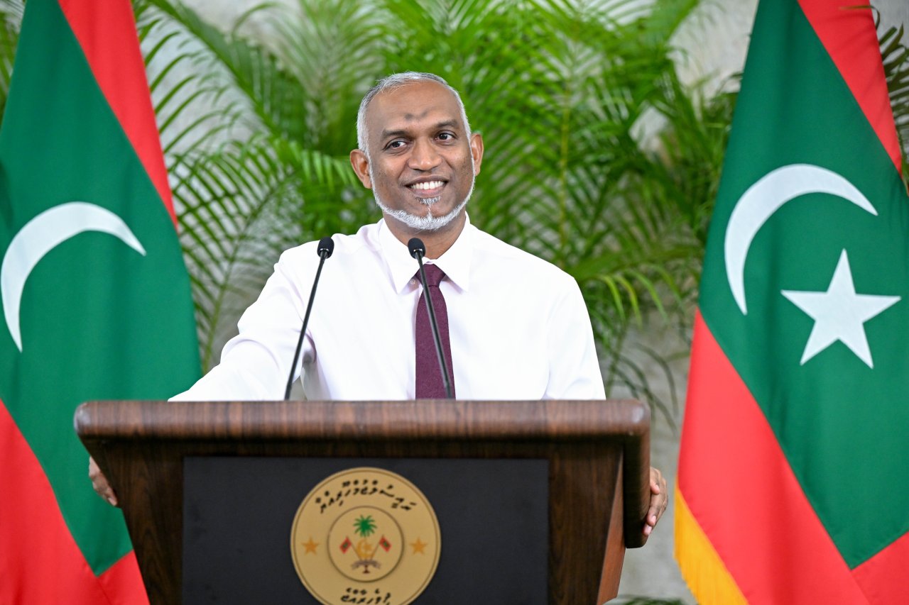 Uvaali ministry thakugai thibi siyaasee muvazzafun eki ministry thakah bahaalaifi