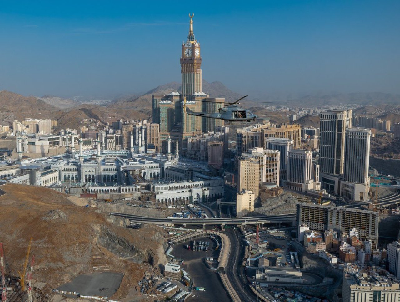 ގަދަ ހޫނުގައި 2 މިލިއަނަށް ވުރެ ގިނަ ހައްޖުވެރިން އަރަފާތު ބިމުގައި