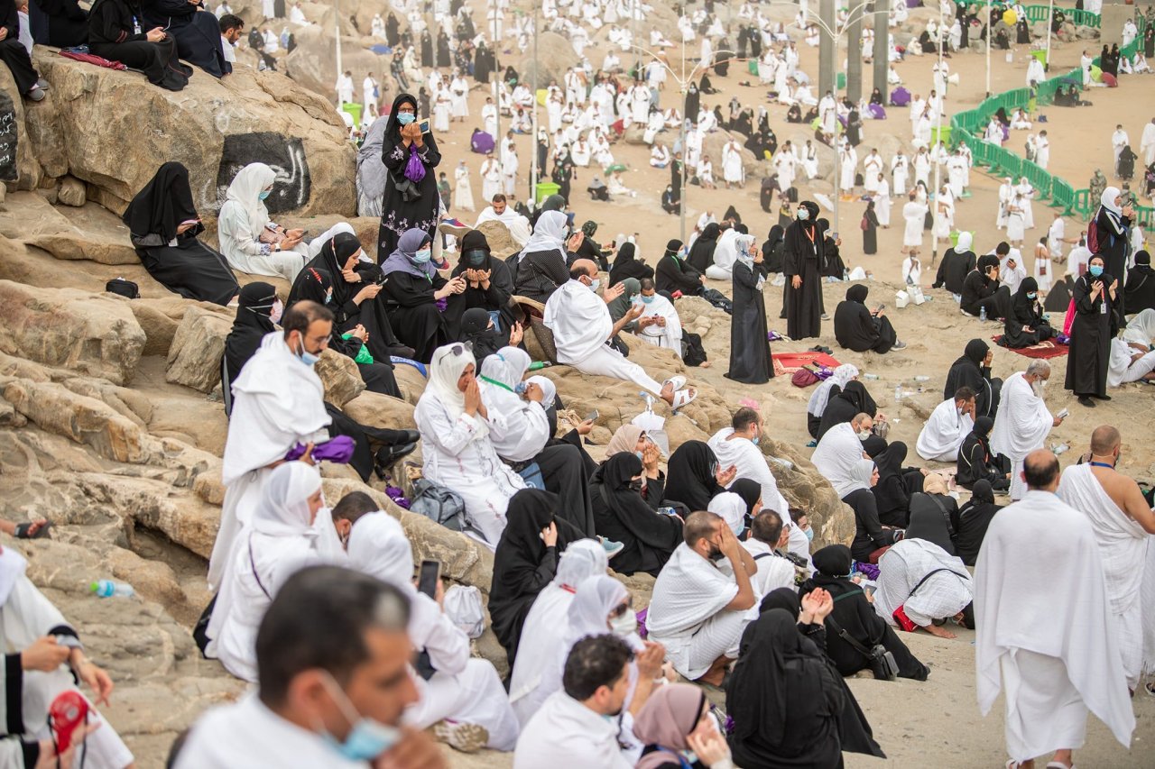 ގަދަ ހޫނުގައި 2 މިލިއަނަށް ވުރެ ގިނަ ހައްޖުވެރިން އަރަފާތު ބިމުގައި