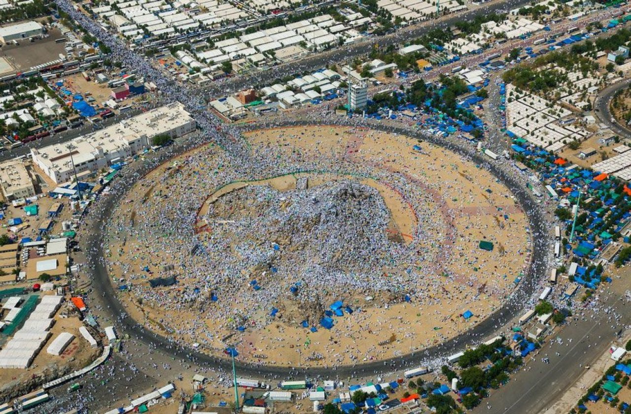 ގަދަ ހޫނުގައި 2 މިލިއަނަށް ވުރެ ގިނަ ހައްޖުވެރިން އަރަފާތު ބިމުގައި