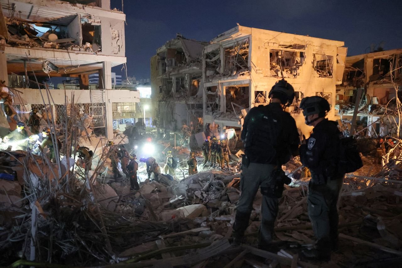 އީރާނުގެ ހަމަލާތަކުން އިޒްރޭލްގެ ތަންތަން ބިމާހަމަވަނީ