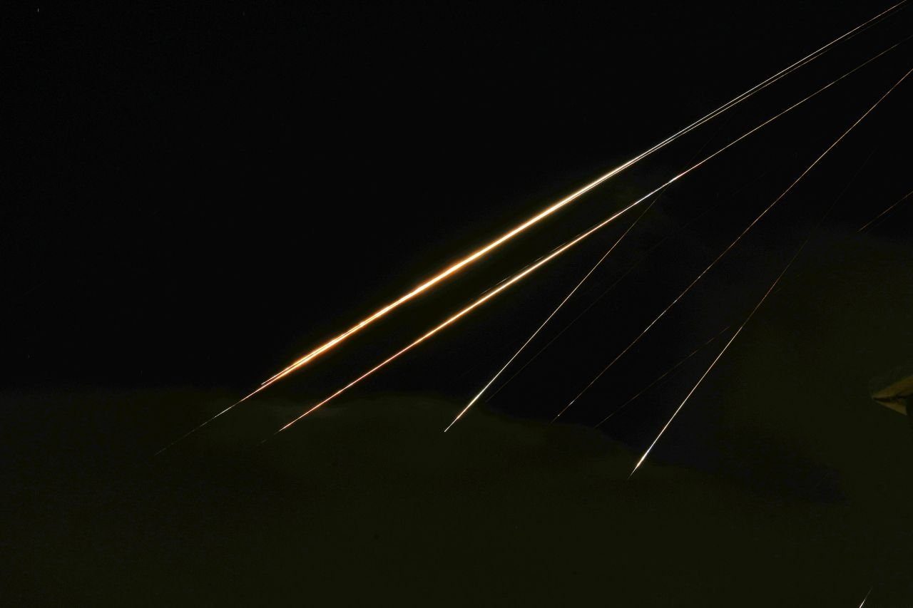 އީރާނުގެ ހަމަލާތަކުން އިޒްރޭލްގެ ތަންތަން ބިމާހަމަވަނީ