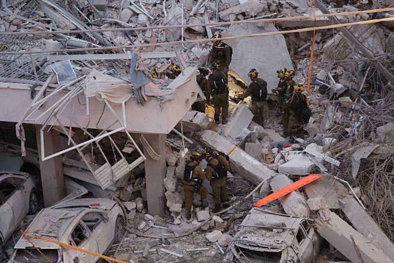 އީރާނުގެ ހަމަލާތަކުން އިޒްރޭލްގެ ތަންތަން ބިމާހަމަވަނީ