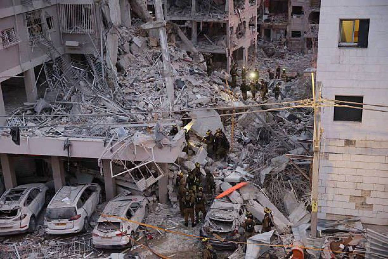 އީރާނުގެ ހަމަލާތަކުން އިޒްރޭލްގެ ތަންތަން ބިމާހަމަވަނީ