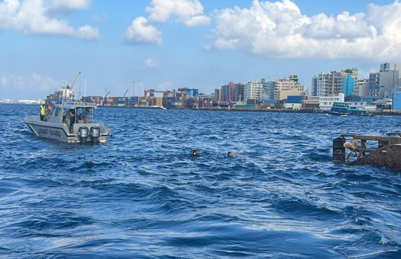 Aflaah thaashi vee haimaakaai kolhuvetti aa dheytherey, foolhun thiri vanee chis vefai!