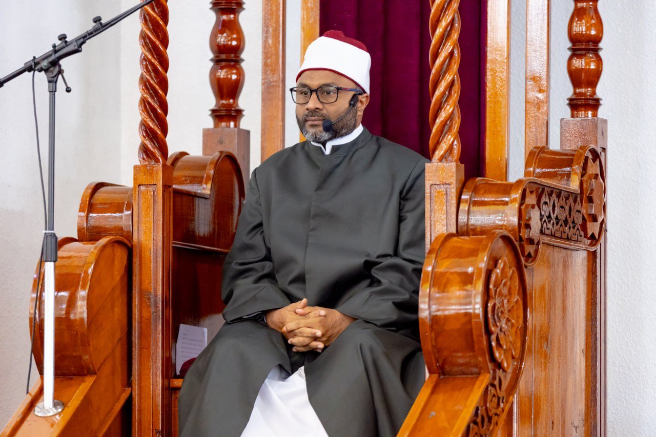 ރޯދަމަހުގެ ފުރަތަމަ ހުކުރު ނަމާދު އިސްްލާމީ މަރުކަޒުން