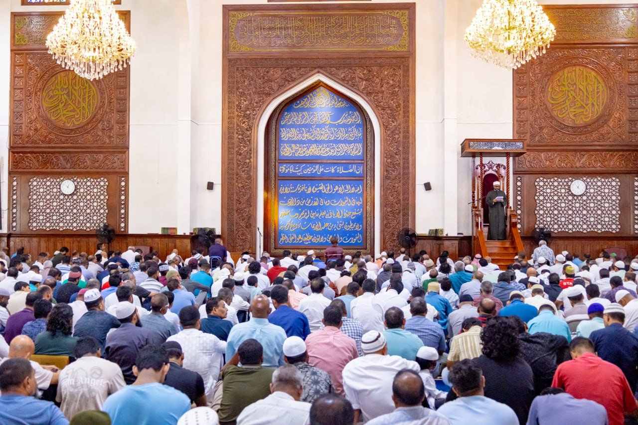 ރޯދަމަހުގެ ފުރަތަމަ ހުކުރު ނަމާދު އިސްްލާމީ މަރުކަޒުން