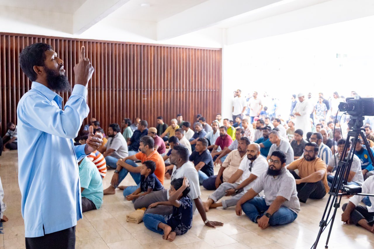 ރޯދަމަހުގެ ފުރަތަމަ ހުކުރު ނަމާދު އިސްްލާމީ މަރުކަޒުން