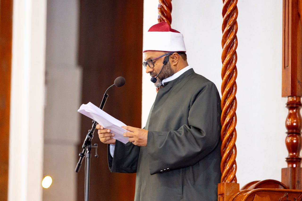 ރޯދަމަހުގެ ފުރަތަމަ ހުކުރު ނަމާދު އިސްްލާމީ މަރުކަޒުން