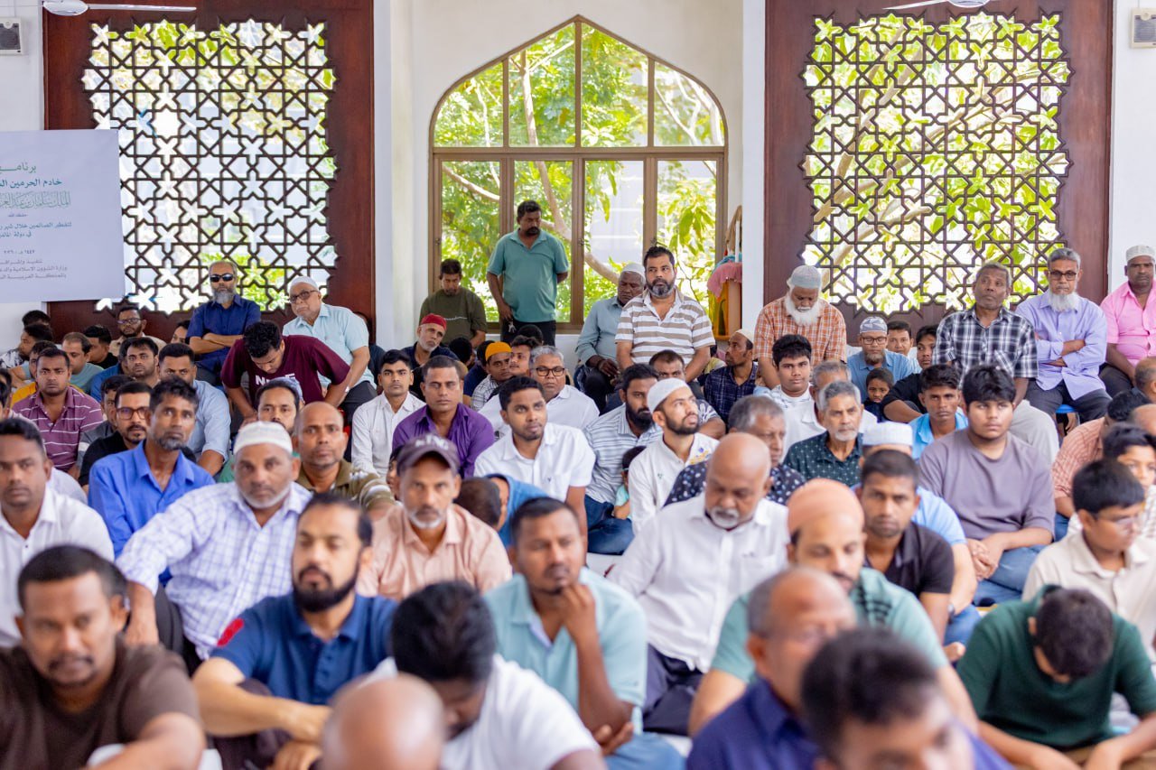 ރޯދަމަހުގެ ފުރަތަމަ ހުކުރު ނަމާދު އިސްްލާމީ މަރުކަޒުން