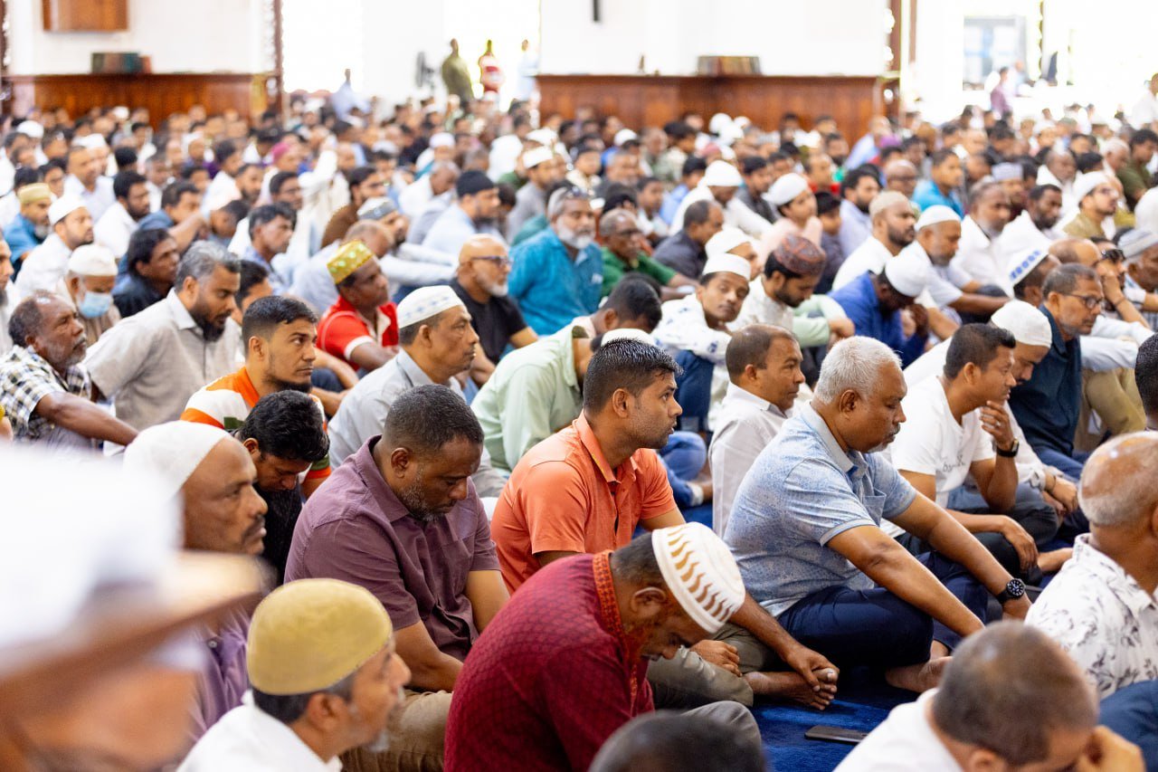 ރޯދަމަހުގެ ފުރަތަމަ ހުކުރު ނަމާދު އިސްްލާމީ މަރުކަޒުން