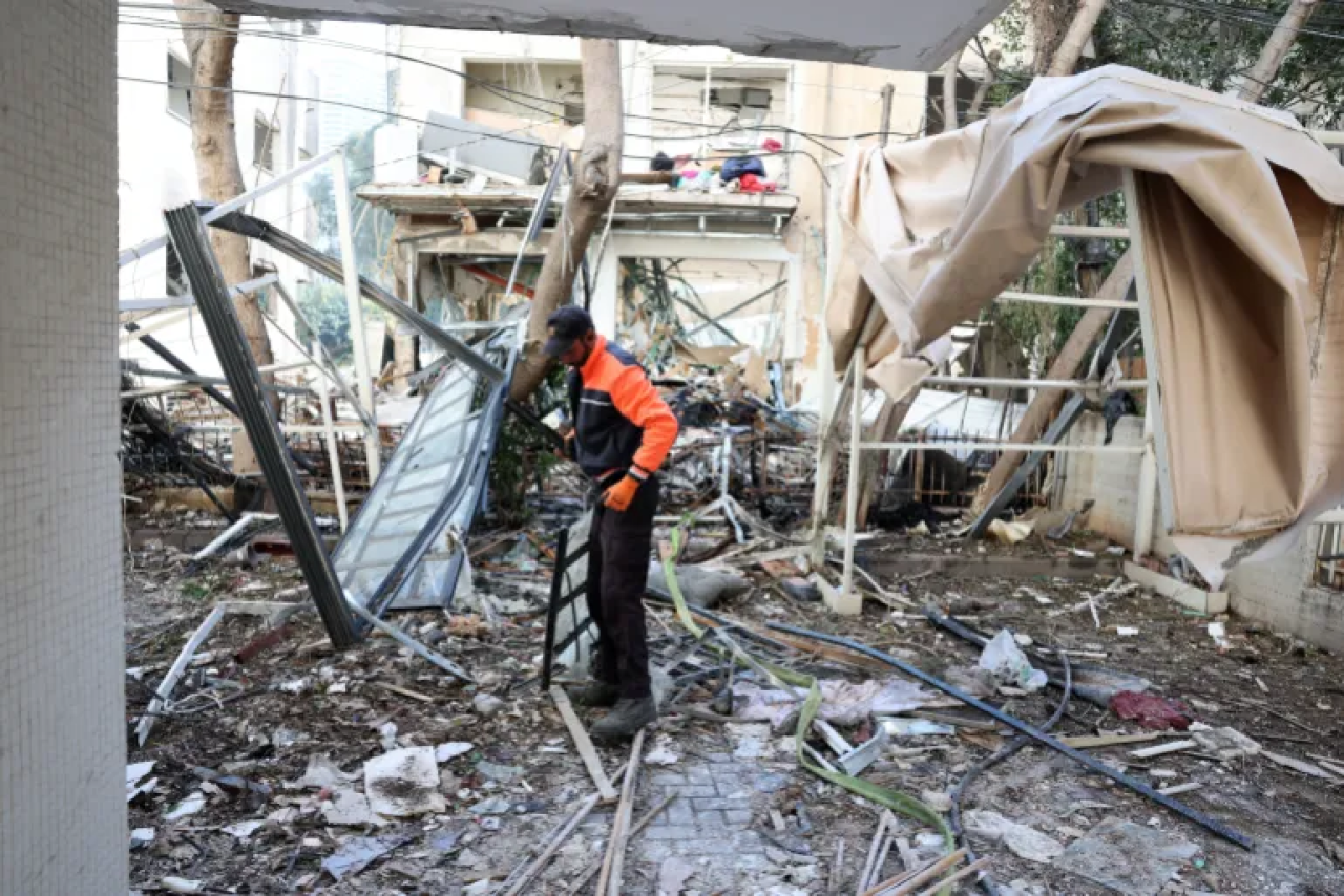 ގެއްލުން ބޮޑު މެދުއިރުމަތީގެ ހަނގުރާމަ