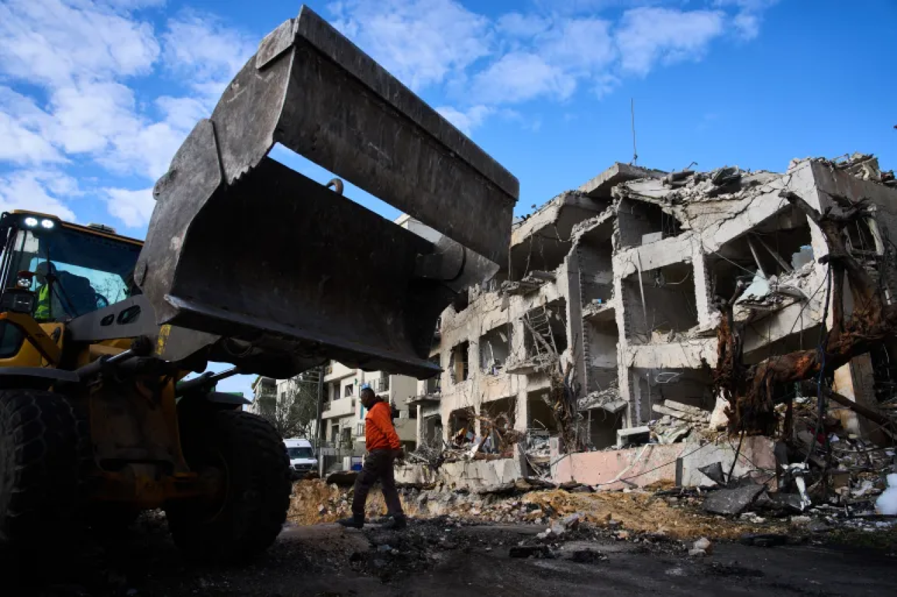 ގެއްލުން ބޮޑު މެދުއިރުމަތީގެ ހަނގުރާމަ