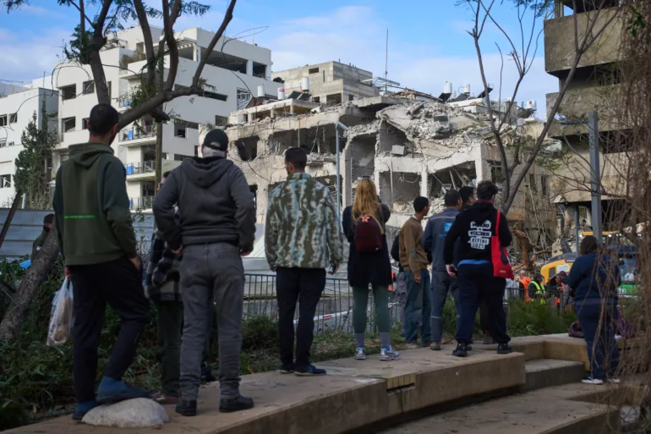 ގެއްލުން ބޮޑު މެދުއިރުމަތީގެ ހަނގުރާމަ