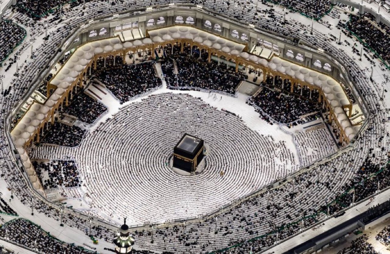 27 ވިލޭރޭ އަޅުކަން އަދާކުރަން ދެ ހަރަމް ފުރިފައި