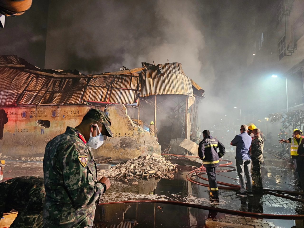 ކެމިކަލް ރައްކާކޮށްފައި ހުރި ގުދަނެއްގައި ރޯވި ބޮޑު އަލިފާންގަނޑު