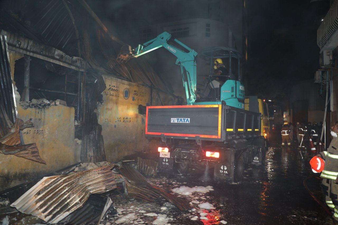 ކެމިކަލް ރައްކާކޮށްފައި ހުރި ގުދަނެއްގައި ރޯވި ބޮޑު އަލިފާންގަނޑު