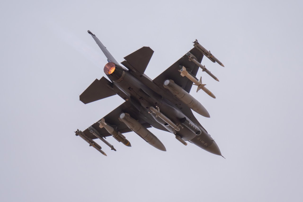 އީރާނާ ދެކޮޅަށް އެމެރިކާ އިން ހިންގާ ހަނގުރާމައިގެ އުސްއަލިތައް