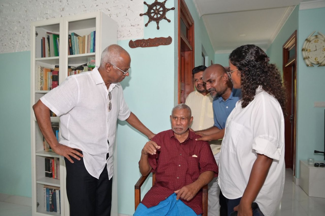 ރައީސް ސޯލިހު އައްޑޫގައި ދޮރުން ދޮރަށް