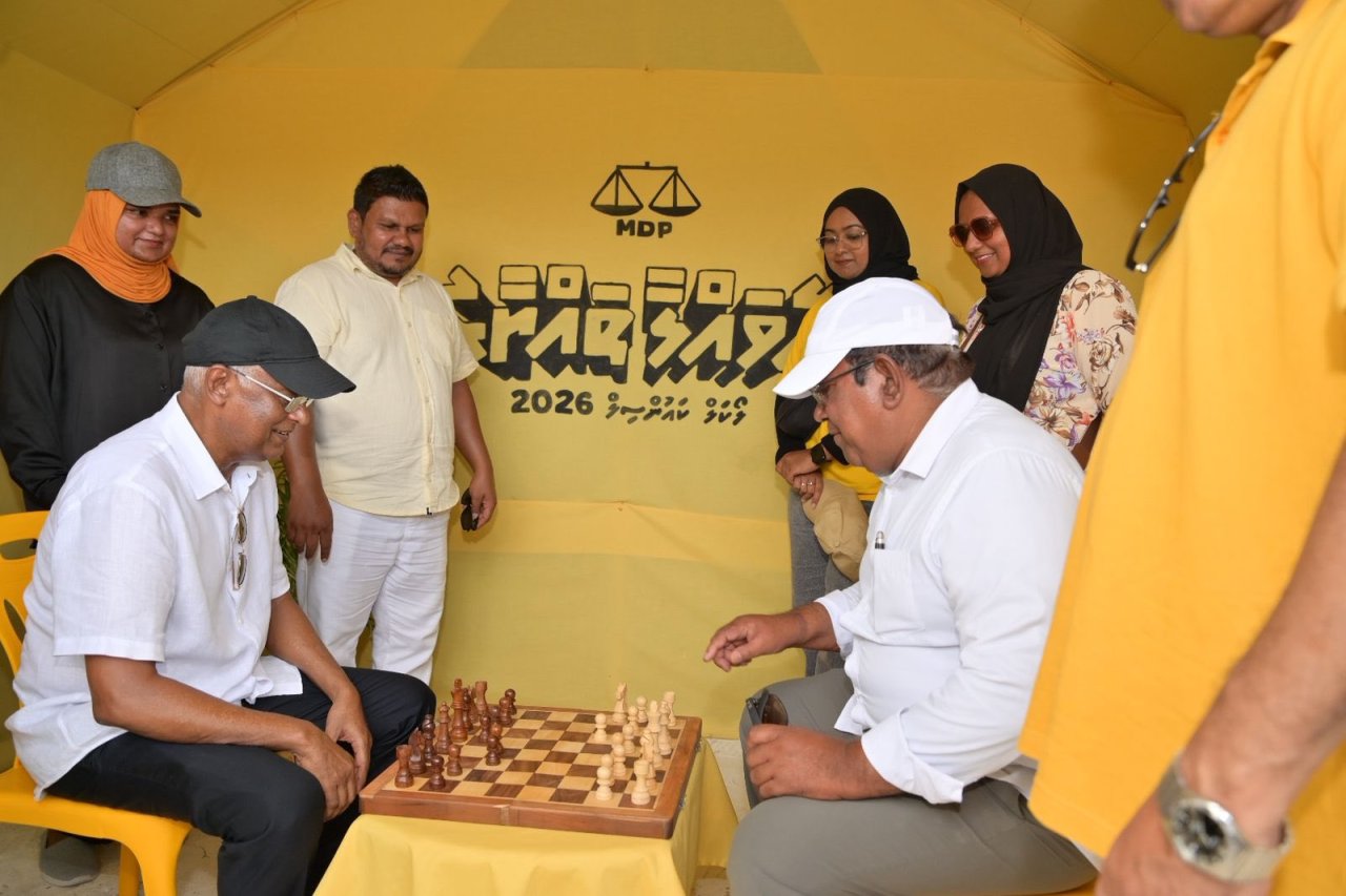 ރައީސް ސޯލިހު އައްޑޫގައި ދޮރުން ދޮރަށް