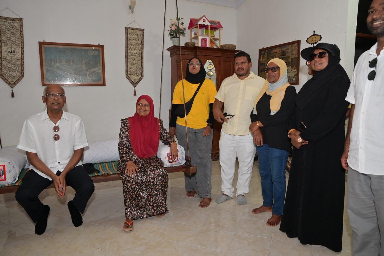 ރައީސް ސޯލިހު އައްޑޫގައި ދޮރުން ދޮރަށް