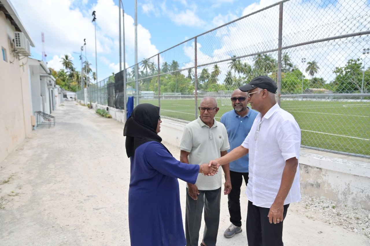 ރައީސް ސޯލިހު އައްޑޫގައި ދޮރުން ދޮރަށް