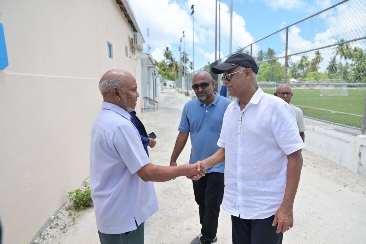 ރައީސް ސޯލިހު އައްޑޫގައި ދޮރުން ދޮރަށް