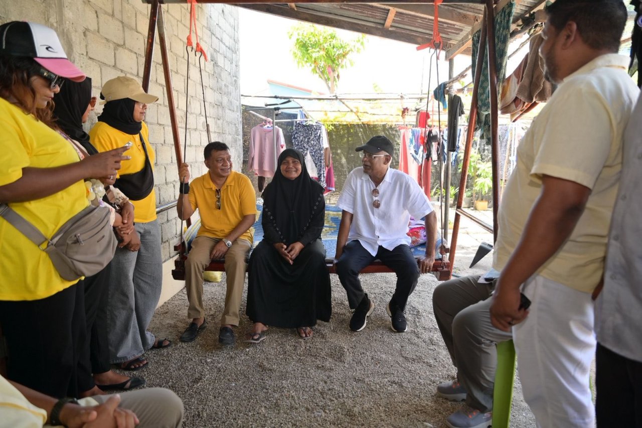 ރައީސް ސޯލިހު އައްޑޫގައި ދޮރުން ދޮރަށް