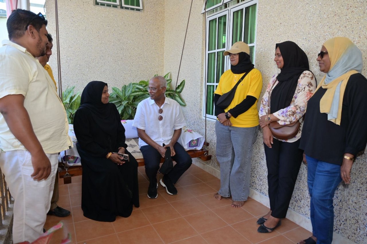 ރައީސް ސޯލިހު އައްޑޫގައި ދޮރުން ދޮރަށް