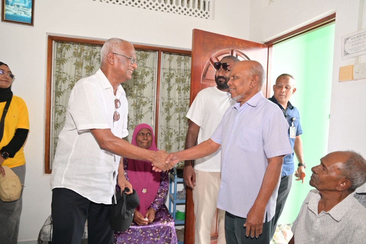 ރައީސް ސޯލިހު އައްޑޫގައި ދޮރުން ދޮރަށް