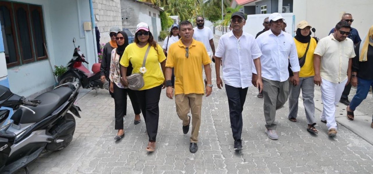 ރައީސް ސޯލިހު އައްޑޫގައި ދޮރުން ދޮރަށް