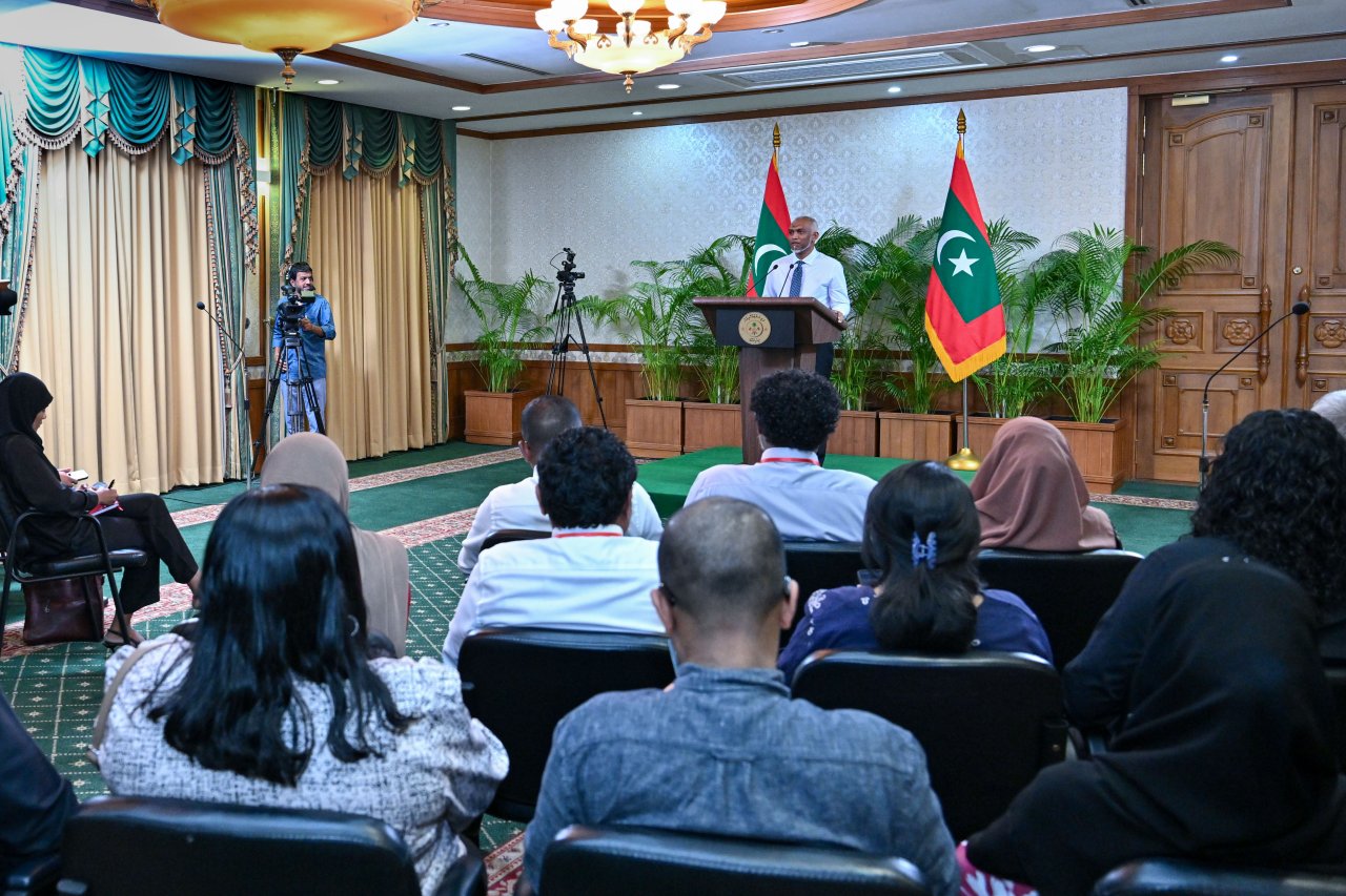 ރައީސް މުއިއްޒު ނޫސްވެރިންނާ ބައްދަލުކުރުން