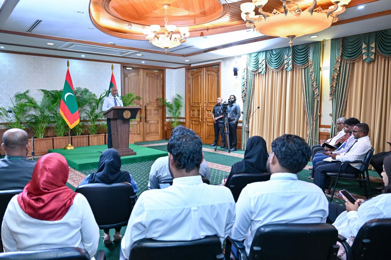 Raees Muizzu ah kurevey thuhumathuthakuge vaahaka bainalaguvaamee Media thakuge falasuruhee ah