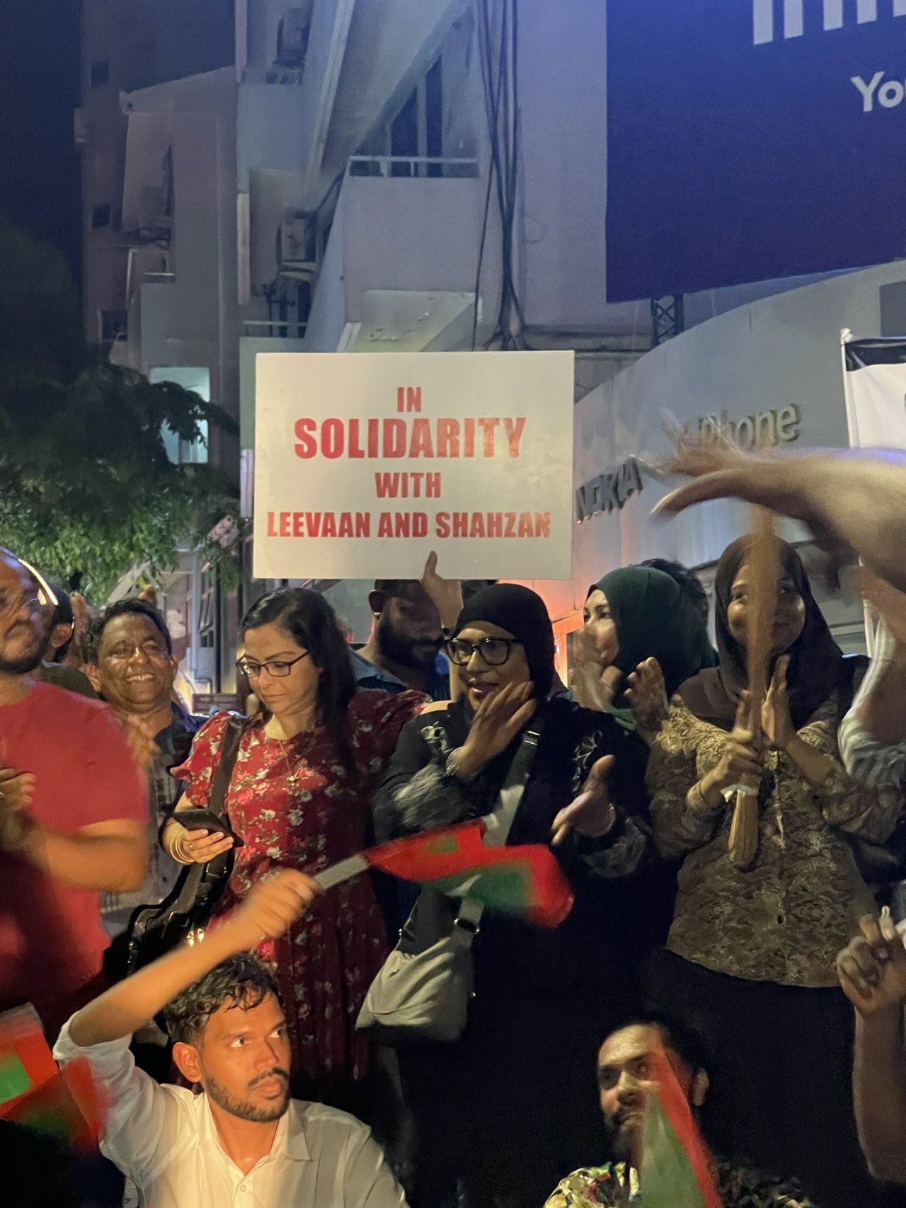 2 Noosverin minivankurumah govaalai kuri muzaaharaa: Baeh meehun hayyaru kuri