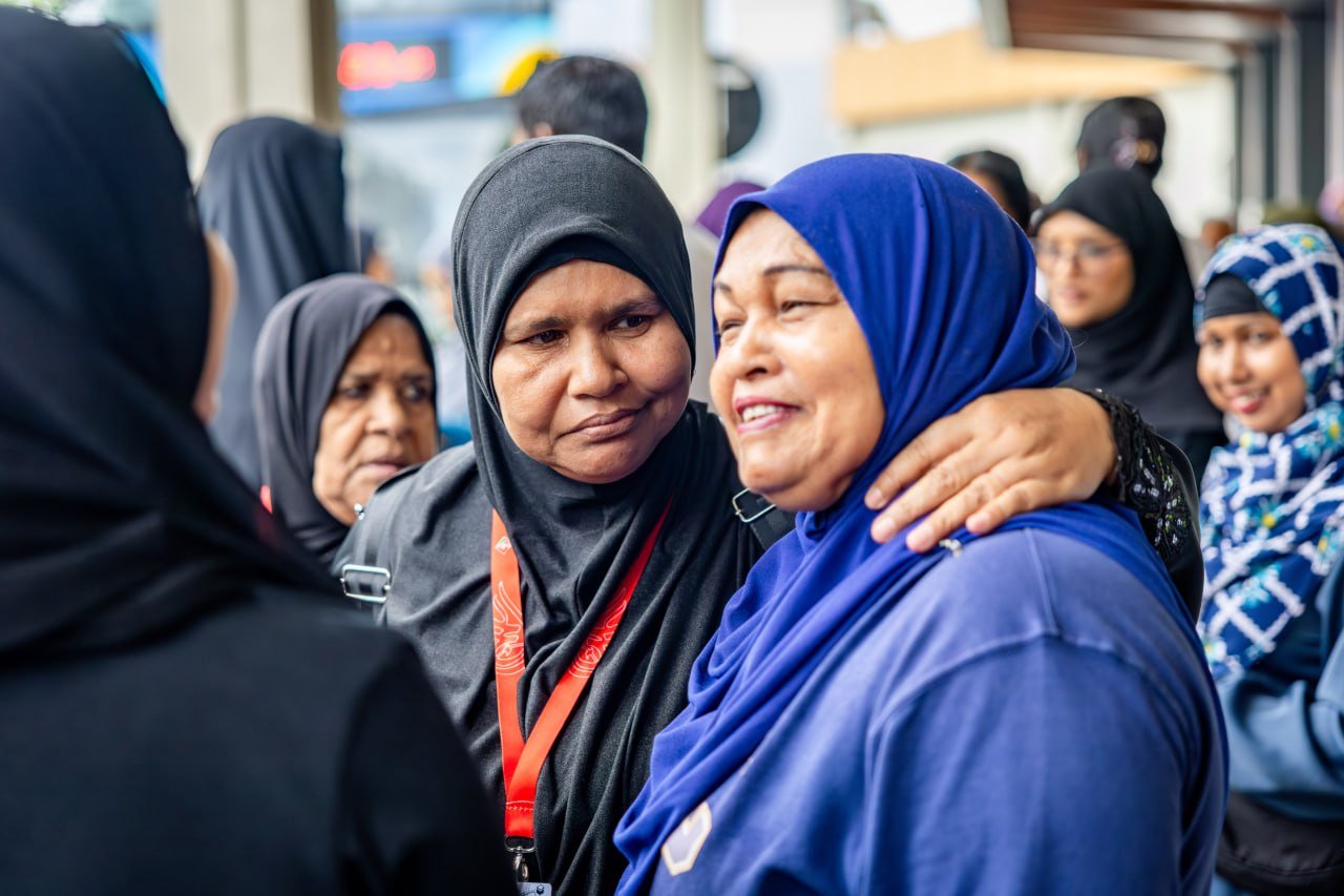 ހައްޖުވެރިންގެ ފުރަތަމަ ގްރޫޕް މާލެއިން ފުރުން
