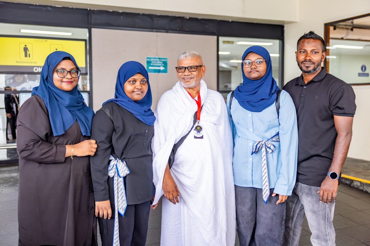 ހައްޖުވެރިންގެ ފުރަތަމަ ގްރޫޕް މާލެއިން ފުރުން