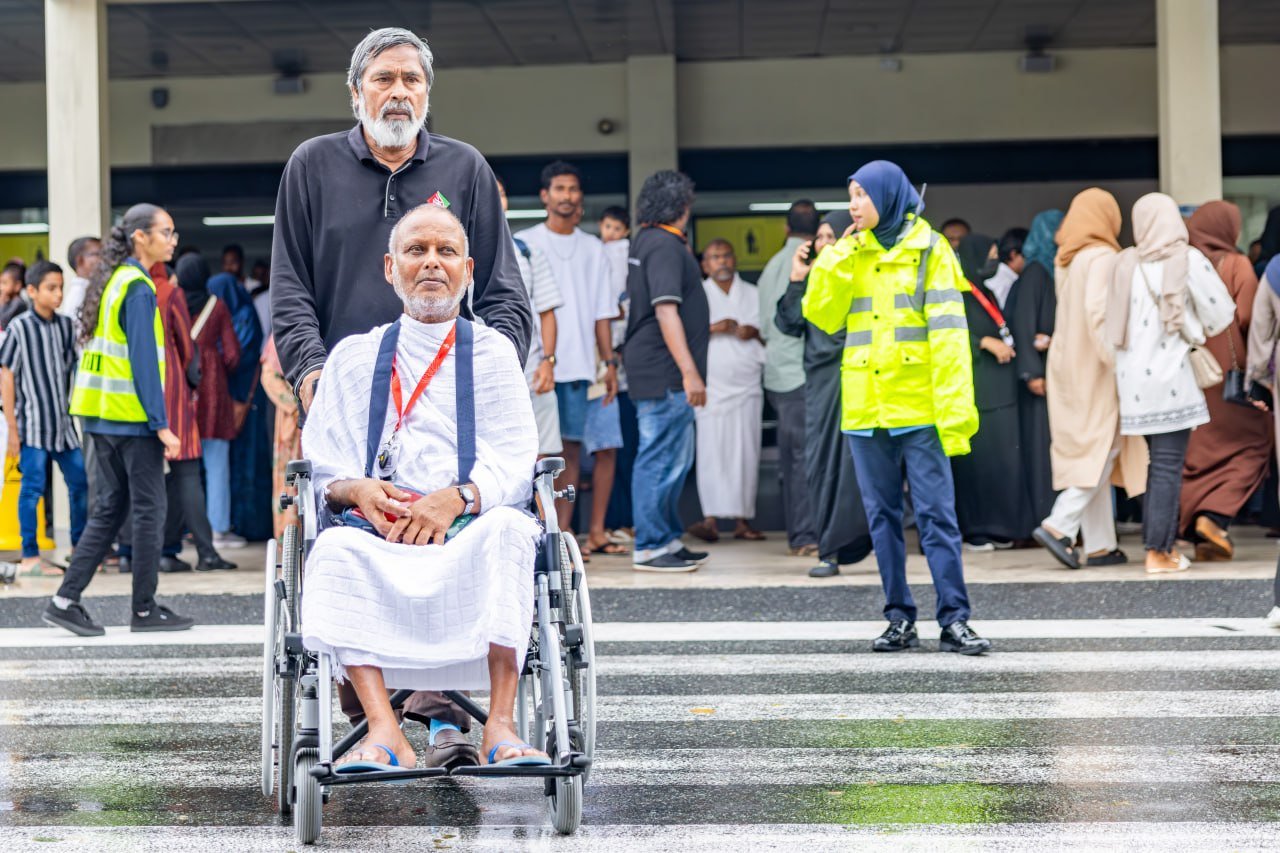 ހައްޖުވެރިންގެ ފުރަތަމަ ގްރޫޕް މާލެއިން ފުރުން